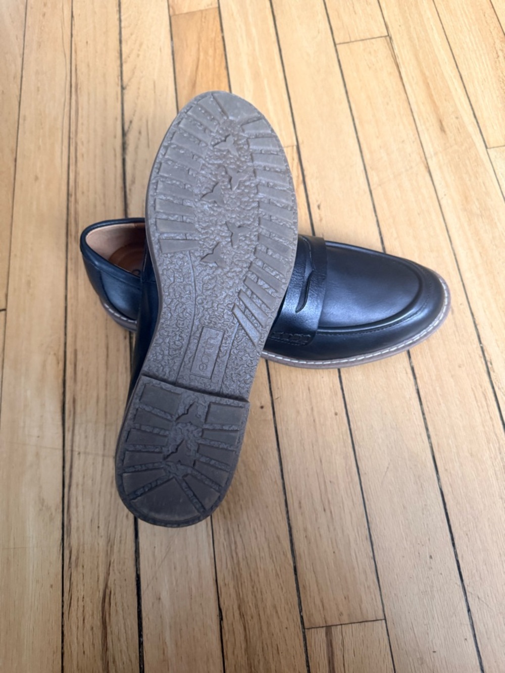 NEW Earth Classic Black Penny Loafers for Women - Picture 6 of 7